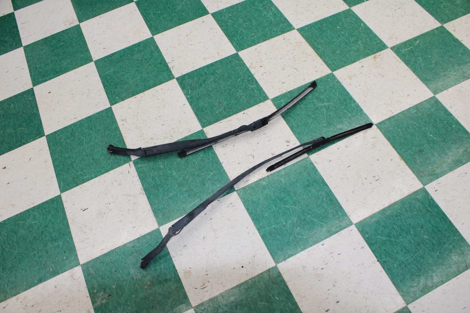Maserati Ghibli 2014-2019 Left, right Wiper arms Pair