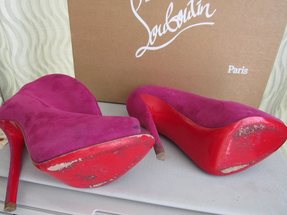 CHRISTIAN LOUBOUTIN Tacones de gamuza punta abierta Foto 4 de 4