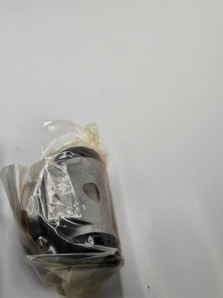 Цилиндр колеса барабанного тормоза Carquest WCA610013 Wearever подходит для 02–05 Kia Sedona - Изображение 3 из 4