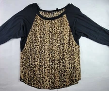 BKE Boutique Top Womens Size Medium Cheetah Print 