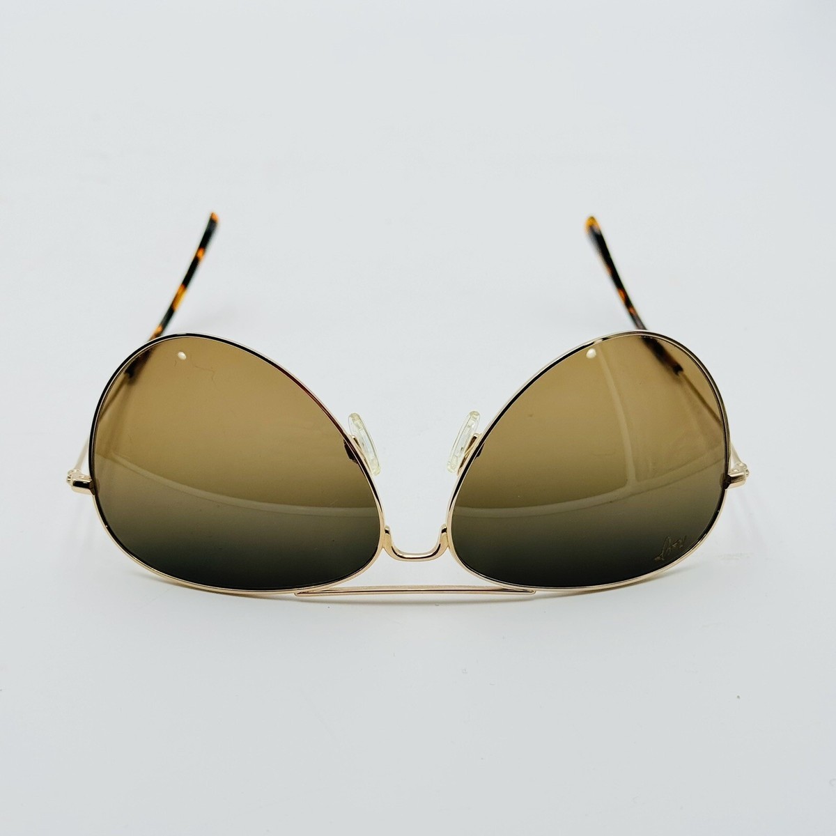 Maui Jim Maverick Gold Aviator Sunglasses with MauiGradient brown lenses. maui-jim-mavericks-mj264-mj-  main image 3