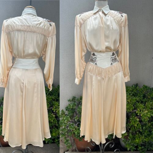 Vtg Skirt Blouse Set Creamy Silk Leather Rhinestones Sz - Afbeelding 1 van 14