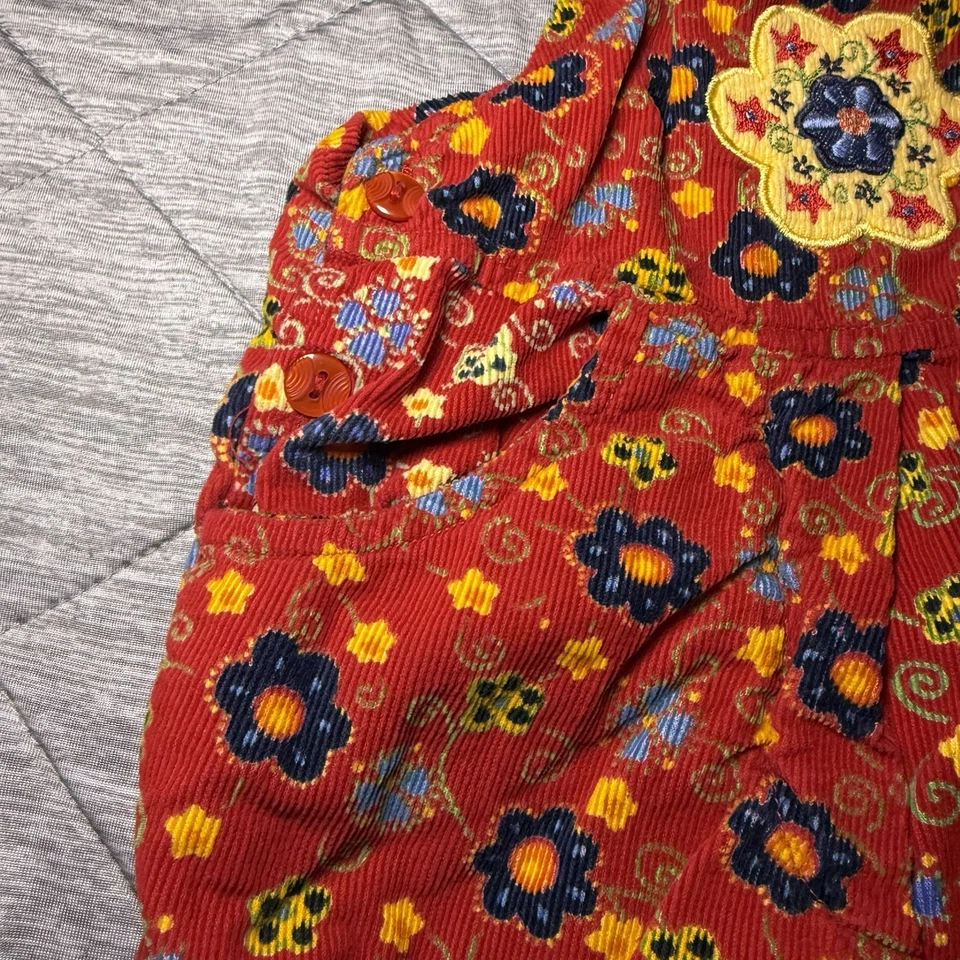 Mono Bettlejuice Niños 12M Rojo Pana Estampado Flores Bolsillos Foto 3 de 4