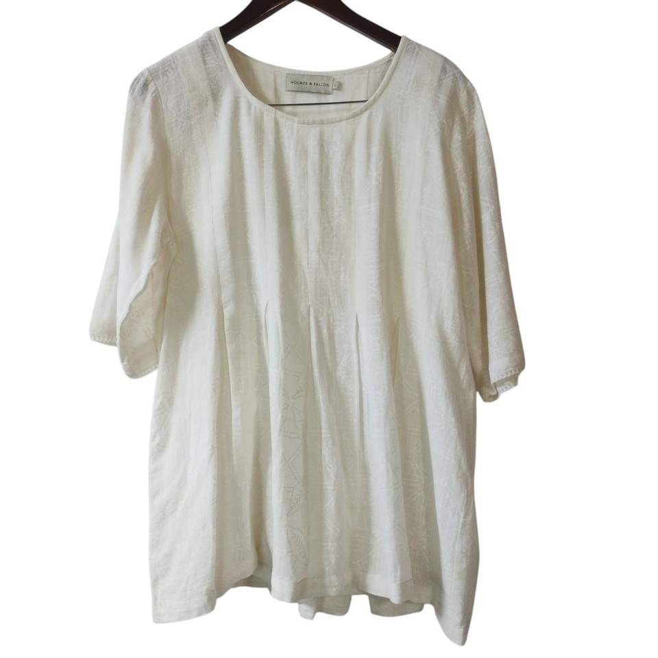 Holmes and fallon Womens Size L Cream Top Blouse Tunic Relaxed Pleats Round Neck