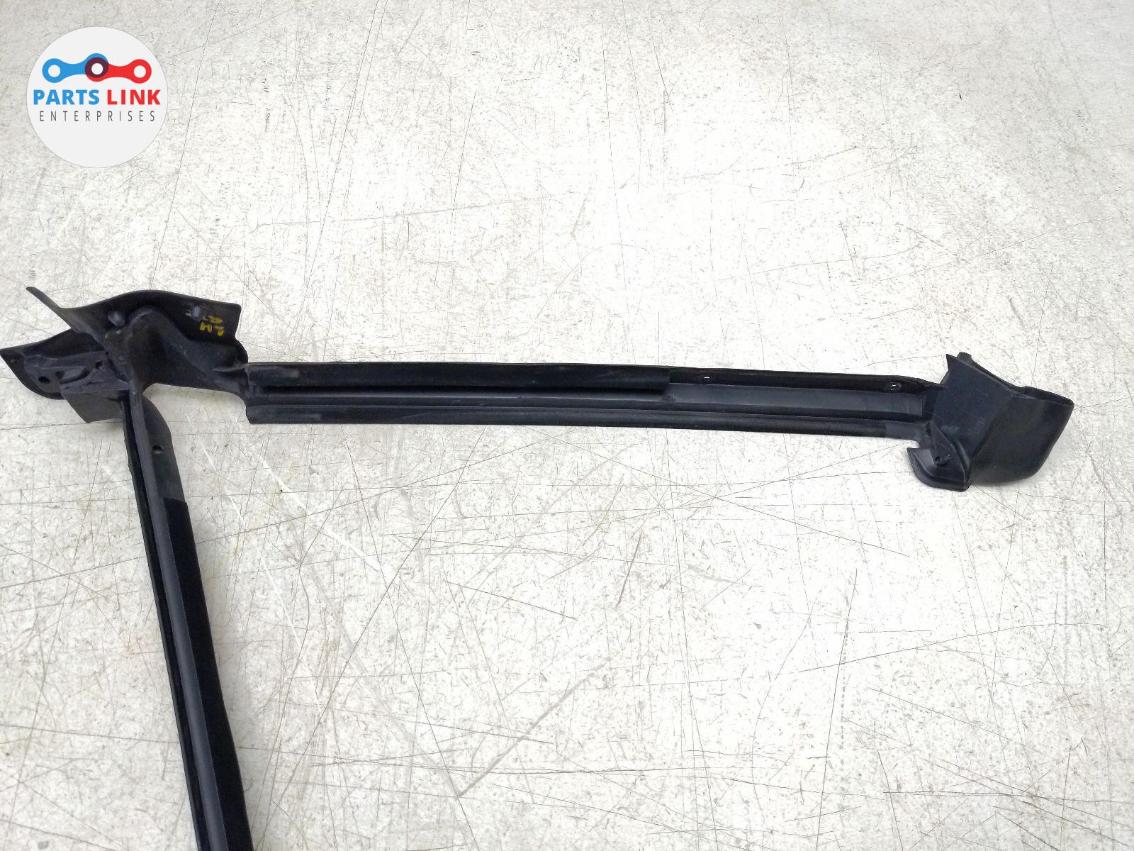 2008-14 FERRARI CALIFORNIA REAR LEFT QUARTER TRIM BELT GLASS MOLDING GASKET F149