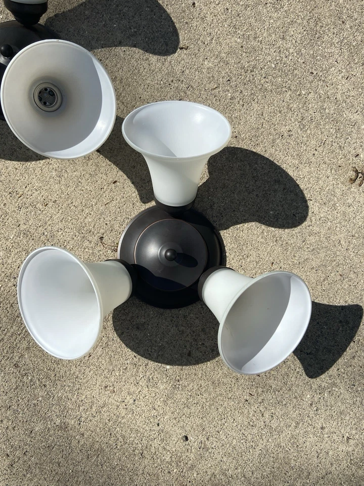 2 - 17.5 Bronce frotado con aceite Luz de montaje al ras 3 cortinas de vidrio esmerilado en forma de campana Foto 2 de 4