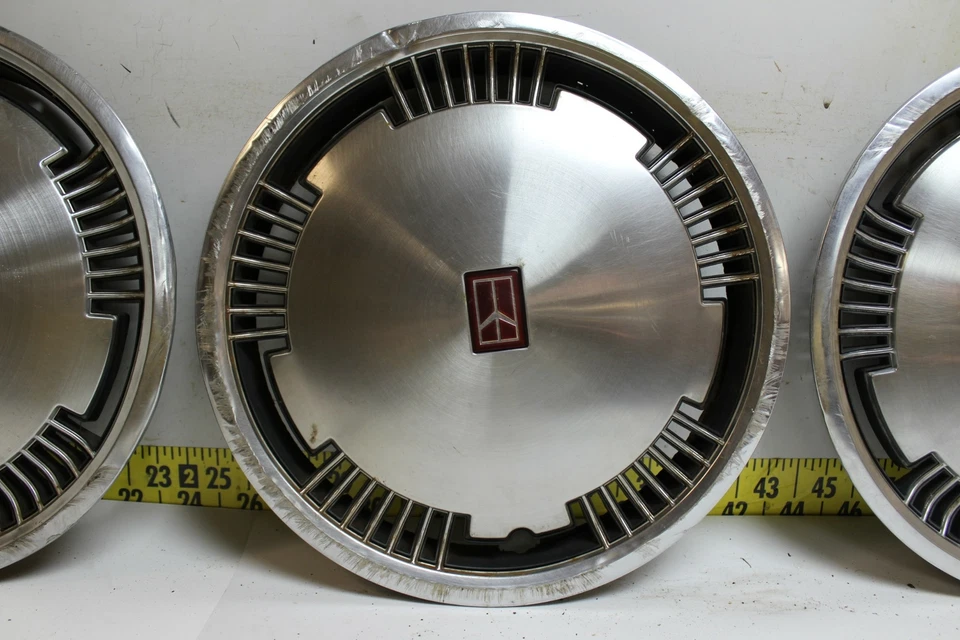 二手原始设备制造商通用 15 英寸轮毂盖 25550334 1991 - 93 奥兹莫比尔 88 98 定制巡洋舰 (3560) — 第 3/4 张图片