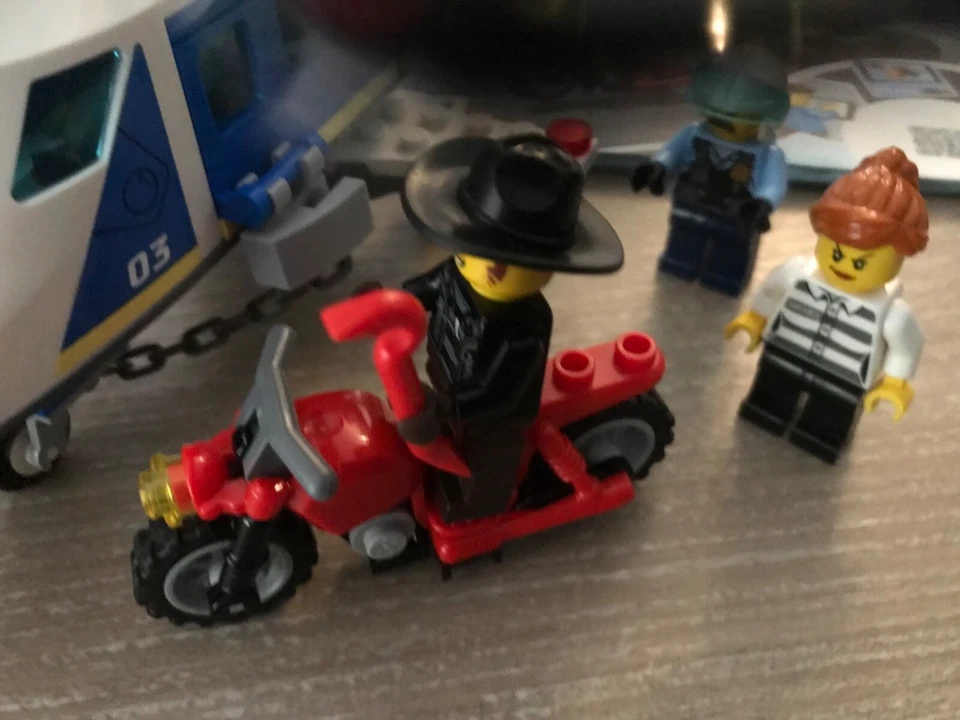 LEGO City 60243 Police Helicopter Chase, photo 3 sur 5