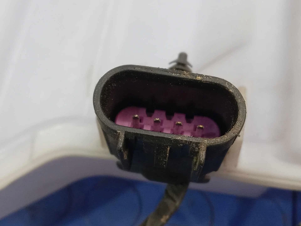 Reservatório de fluido para lavadora de para-brisa Cadillac CTS Sedan 2014-2015 fabricante de equipamento original 23144363 - Imagem 2 de 4