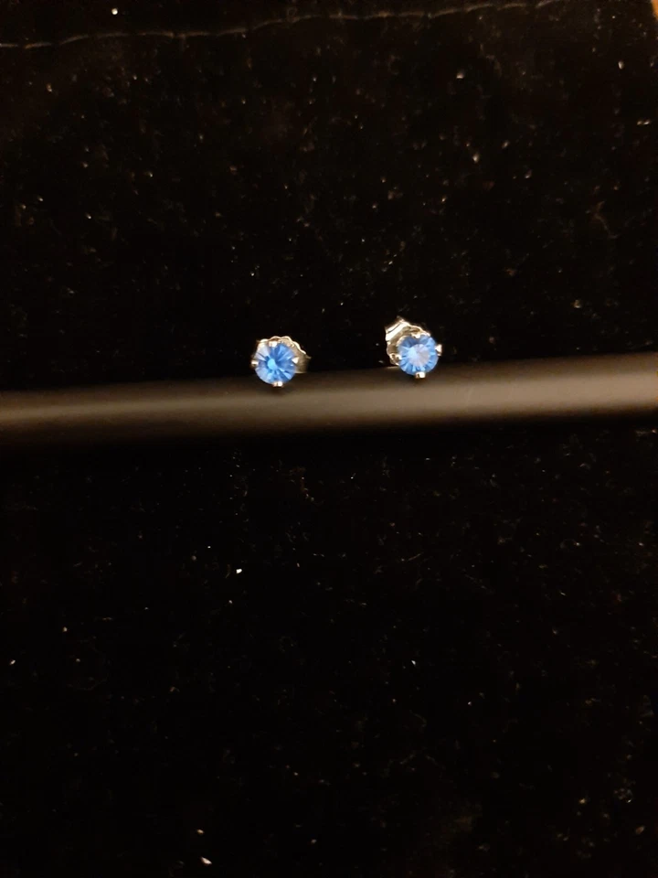 Orecchini Punto Luce Argento Pietra Azzurra - Immagine 3 di 4