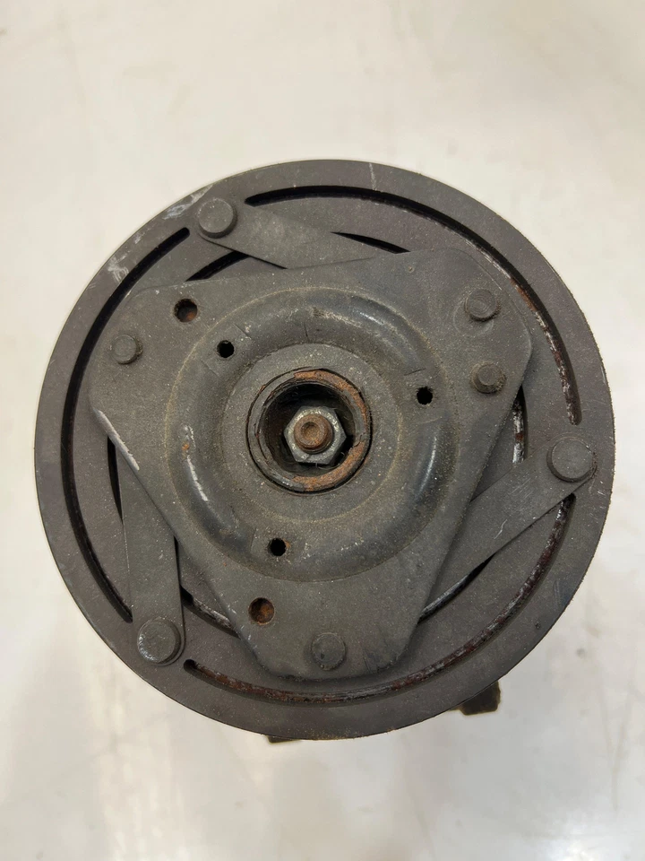 00 - 02 Chevy Express GMC Savana AC Compressor - w/o Rear AC OEM 89018951 - Image 4 of 4