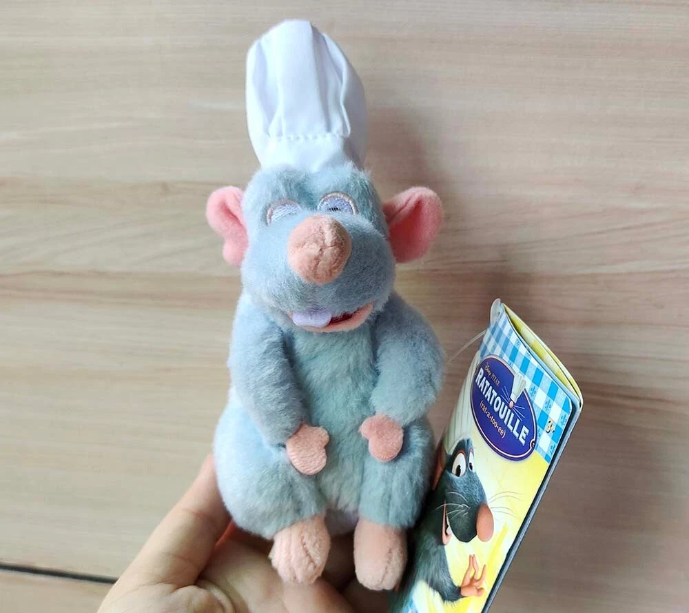 Peluche Rémy Ratatouille Disneyland Paris Disney rat bleu 34 cm - Peluches/ Peluches Disneyland - La Boutique Disney