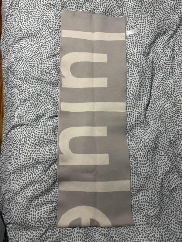Lululemon Women’s Creame and Grey Scarf-wraps Brand New without Tags