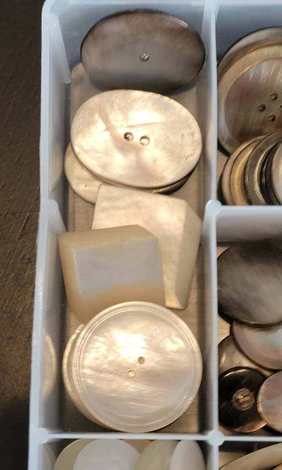Antiguo Lote Vintage Botones Madreperla 170+ Botones Carcasa +más Foto 3 de 4