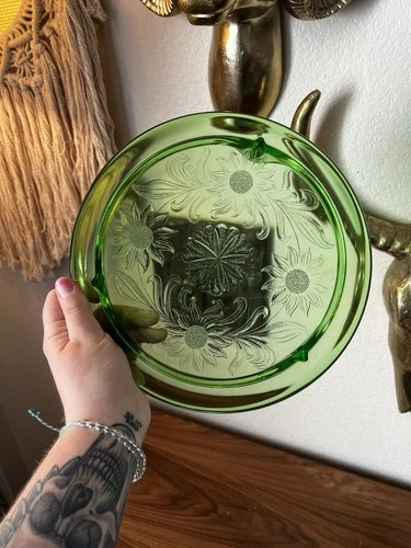 Uranium Jeanette Sunflower Green Depression Glass Cake Plate 10" Footed Glows