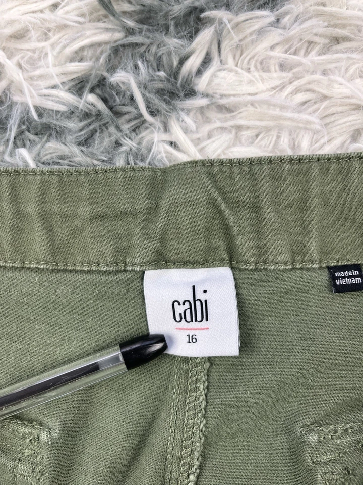 Женские штаны Cabi The Travler на молнии до лодыжки армейские зеленые размер 16 - Изображение 4 из 4