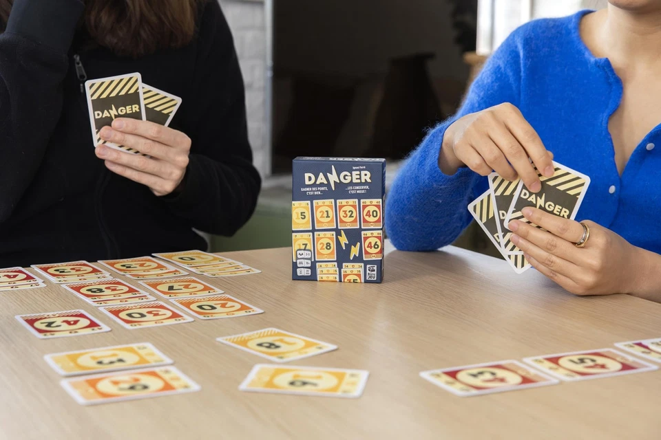 Danger - Jeu de Cartes - Amusant et Tactique - 3 à 5 Joueurs - 10 Ans et Plus - Photo 2/4