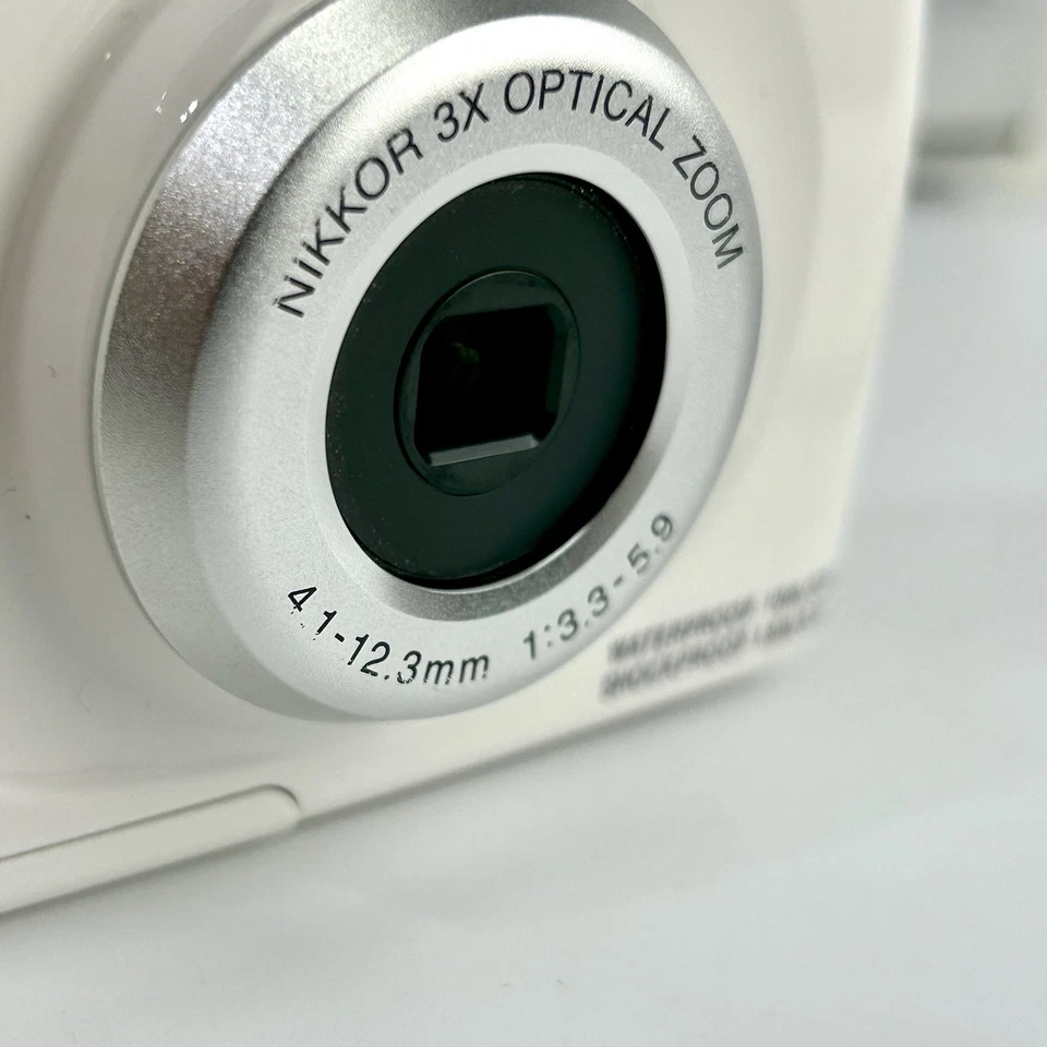 Nikon Coolpix W100 13.2MP Waterproof Shockproof Camera - w Battery, 32GB SD, Box - Image 4 of 4