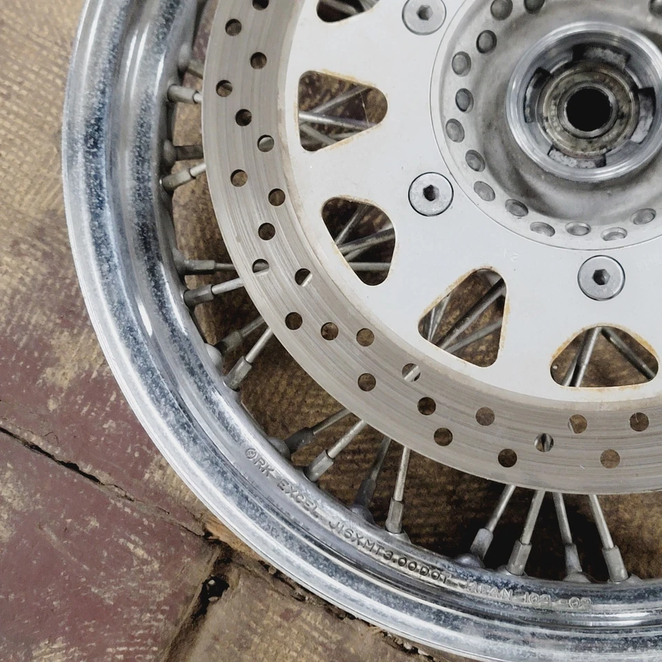 01-04 SUZUKI INTRUDER VOLUSIA 800 VL800 RODA DIANTEIRA ARO RETO Ferrugem Menor - Imagem 4 de 4