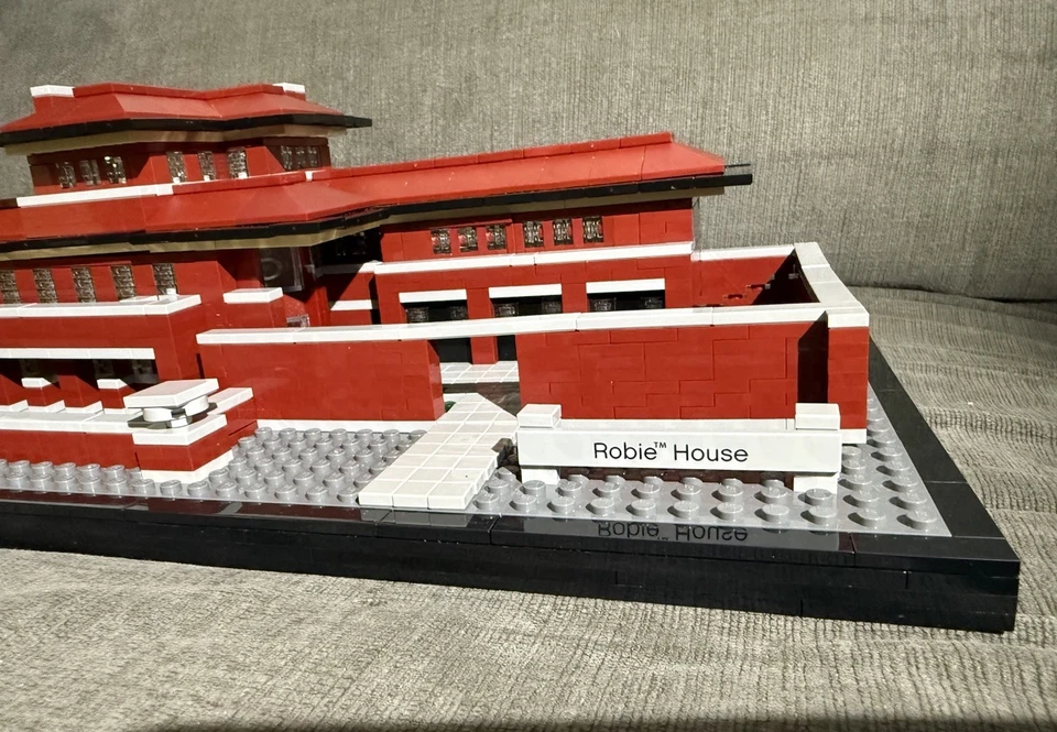 LEGO Architecture Robie House 21010 Frank Lloyd Wright 100% Complete Retired Set - Image 2 of 4