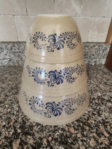 VINTAGE 1976 PYREX HOMESTEAD SSET of 3 NESTING MIXING BOWLS ~ #401-403!