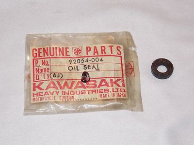 NOS KAWASAKI 1966-1978 OIL SEAL W1/2 F5-9&11 H1 KH400 KE175 92054