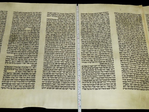 LARGE TORAH BIBLE SCROLL MANUSCRIPT 100 YEARS OLD ISRAEL Exodus - 1:1 - 7:15 - Picture 7 of 19