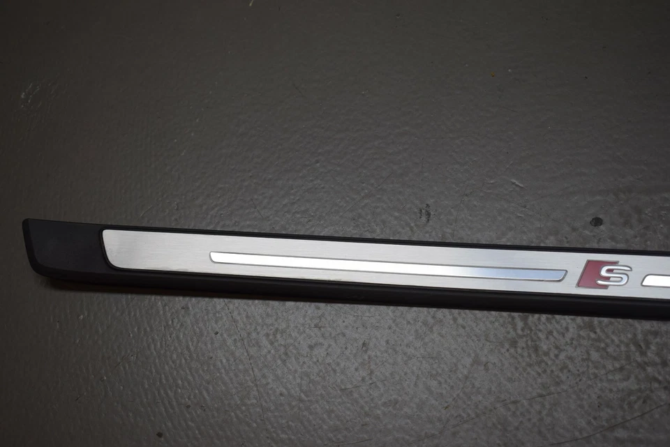 AUDI S5 2018-2019 placa de desgaste lateral derecho OEM de fábrica Foto 2 de 4