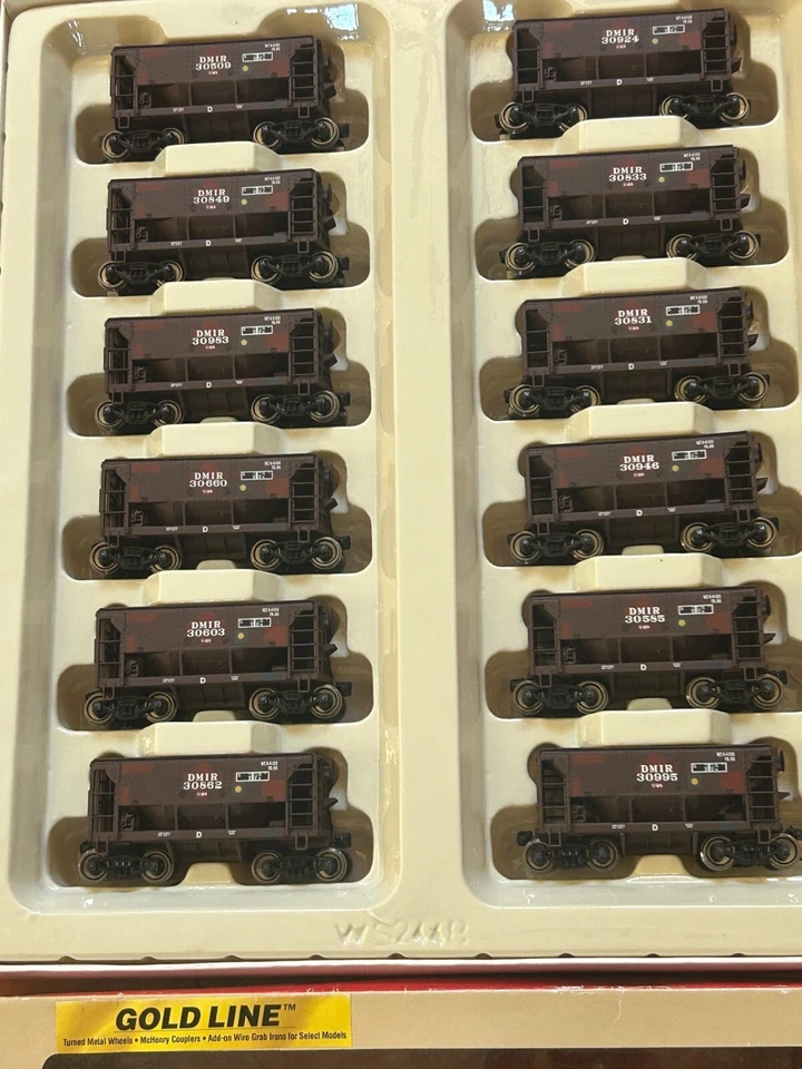 DULUTH MISSABE & IRON RANGE " DM&IR " IRON ORE HOPPER 12 pack HO SCALE GOLD NEW - Image 4 of 4