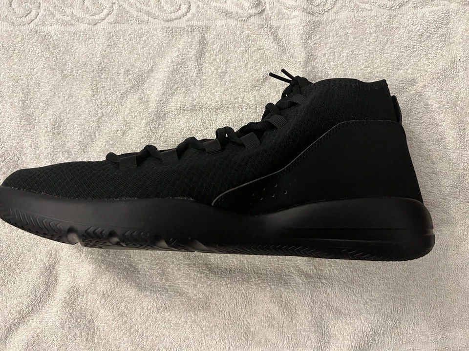 NUEVO - Jordan Reveal 834064-020 (Triple Negro) Hombre Talla 11 Foto 2 de 4