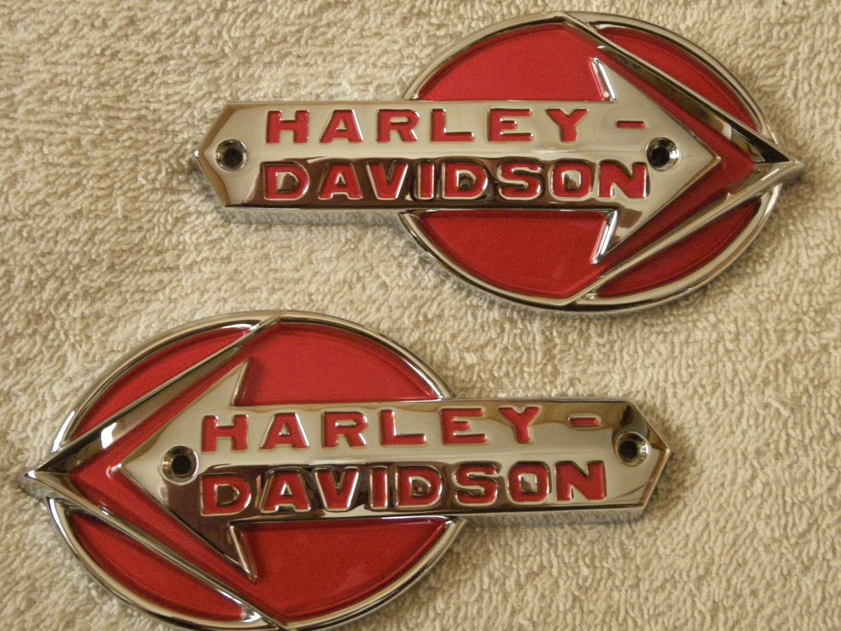 Harley 1959-1960 Nameplate 61773-59 left & 61774-59 right .. SHIPS
