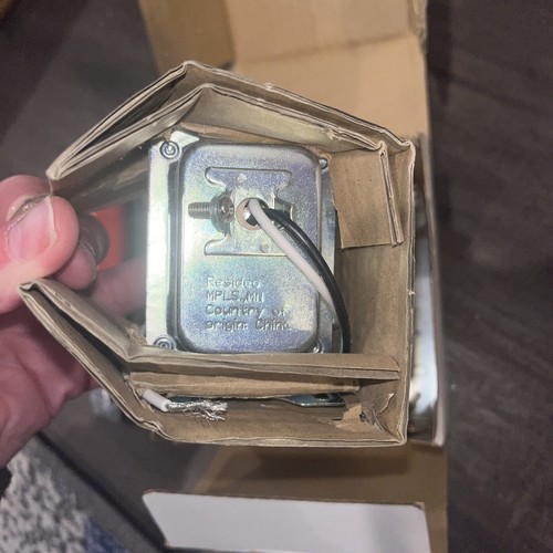 NEW Honeywell Resideo AT140A1000 24 Volts Transformer 120V - 24V 40VA zone valve - Picture 3 of 6