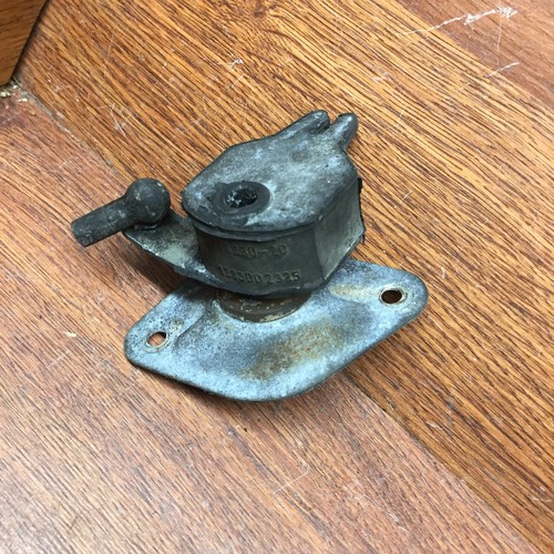 84 Mercedes Benz W123 Diesel Throttle Linkage Pivot Mount Bushing 1233002325 B41 eBay