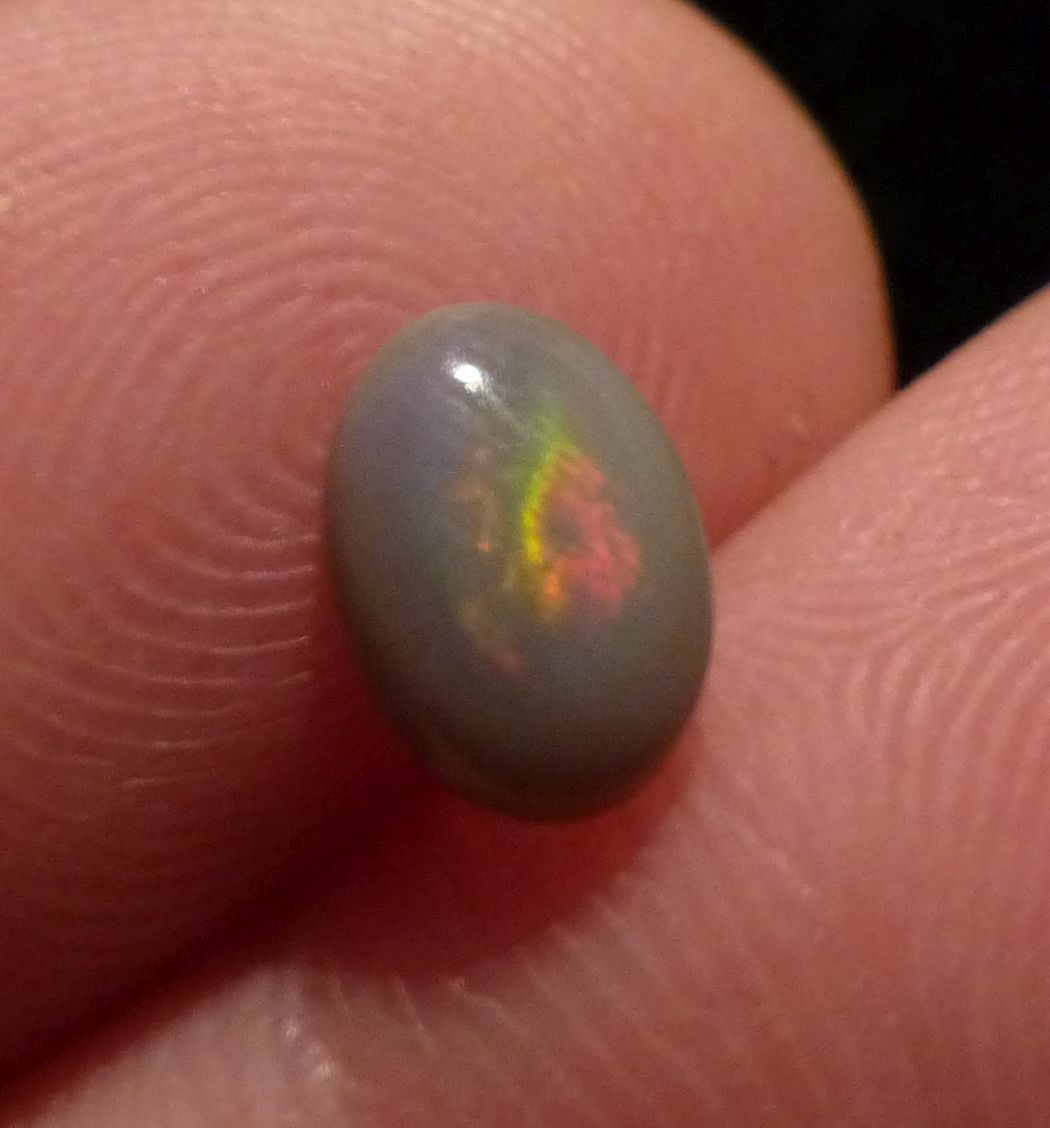 Opale noire mystique de Lightning Ridge 0.465cts éclat azur d'Australie