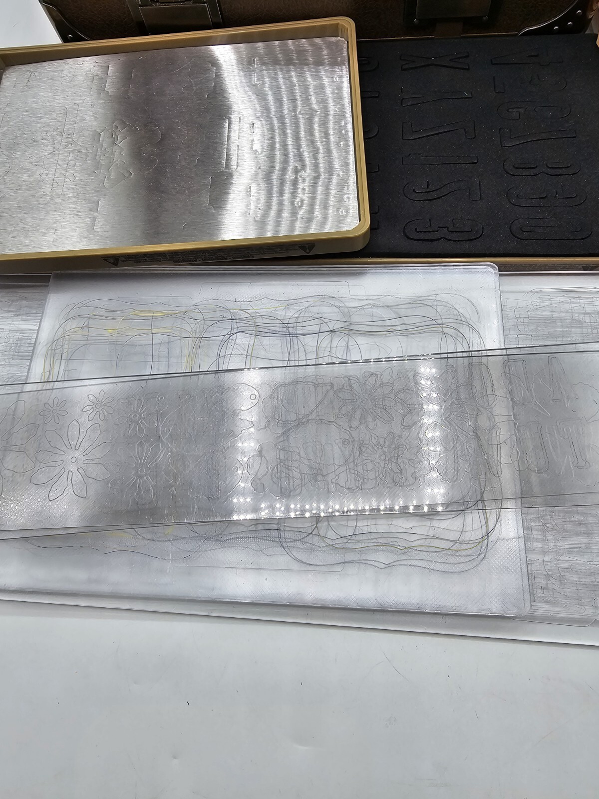 Sizzix Vagabond Machine Suitcase Inspired Tim Holtz Die Cutting