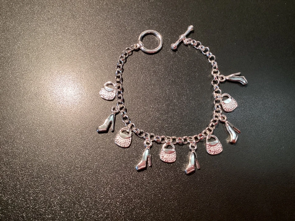 Bracelet femme fantaisie avec breloques - Photo 1/1