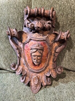 VANGUARD ART STUDIO 1967 3 D COAT OF ARMS ( QUEEN) Medieval, Castle, Pub Decore