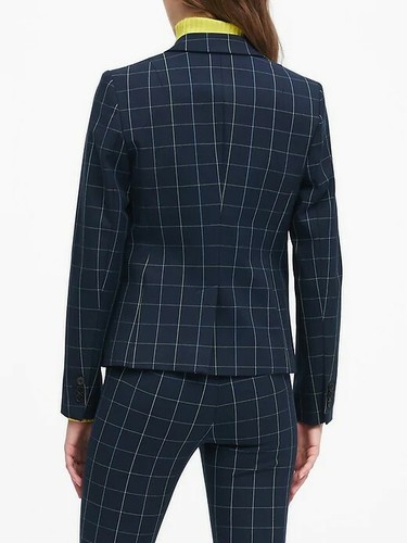 Classic-Fit Washable Bi-Stretch Blazer. Size 2. 2 Pieces, Blazer & Pants - Picture 3 of 4