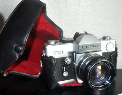 PETRI FT-II 35mm film camera, 55mm 1:18 Lens - with case. shutter button problem