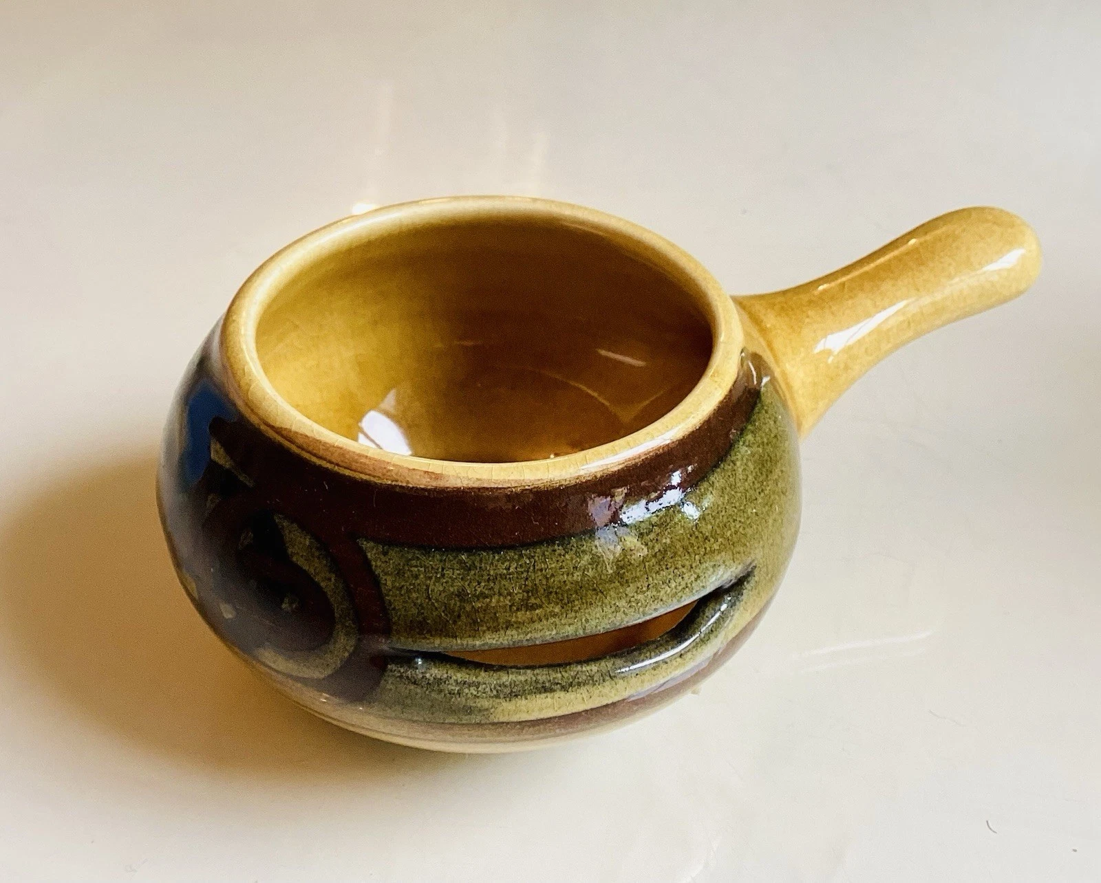 Studio Pottery Egg Separator Brixham Devon Celtic Swirl Pulled Handle Glazed MCM
Opens in a new wind