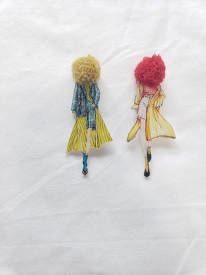 2pcs Curly Hair Ball Acrylic Brooches