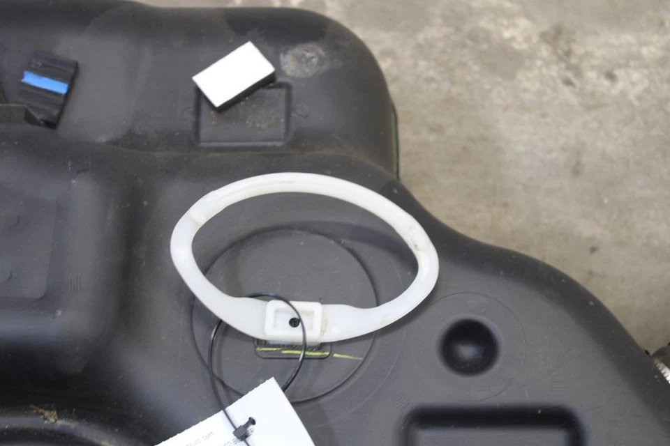 2019-2025 Chevrolet Blazer 2LT 2L FWD Fuel Gas Tank 19.4 US Gallons 84263308 OEM - Image 4 of 4