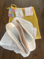 Gaynor Minden Pink 10.5 Wide 5 Box Extra-Flex Vamp High Heel