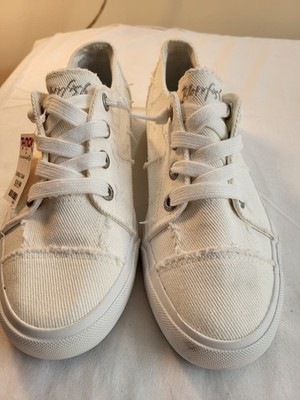 Blowfish Malibu Womens sneakers, 7 White NEW With Tags But A Few Marks