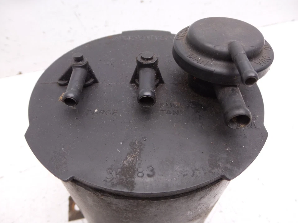 Контейнер вакуумный 70-81 Firebird Camaro 4 ниппеля уголь топливо пар GM 17056978 - Изображение 2 из 4