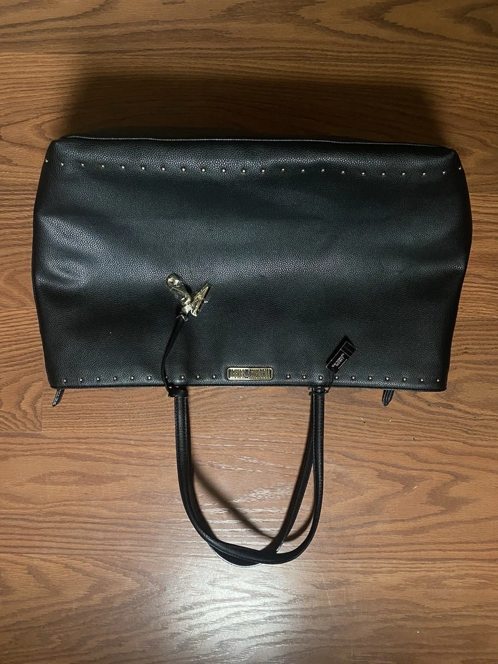 Bolsa de couro preta Victoria's Secret detalhes dourados - Imagem 2 de 4