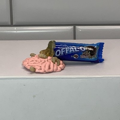 ZURU 5 SURPRISE MEGA GROSS MINIS OFFAL-O OREO PARODY COOKIES FIGURE.