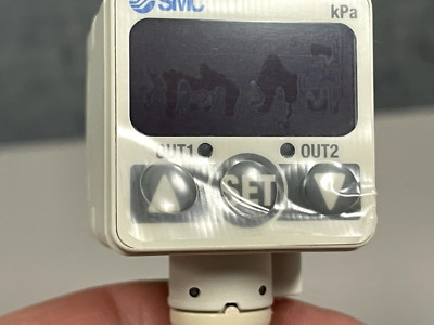 SMC ZSE40-01-22-M  -  New Box of 2 wire to single plug DE1-20-X-035