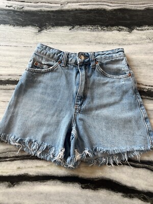 TOPSHOP HIGH WAIST FRAYED DISTRESSED DENIM COACHELLA FESTIVAL SHORTS GRAY  24