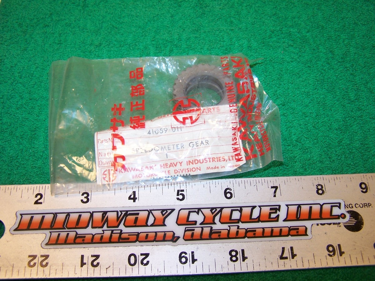 KAWASAKI F5 NOS SPEEDOMETER DRIVE GEAR 41059-011 F9 F11 1970 71 72